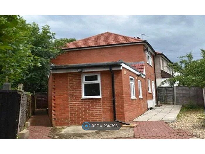 3 Bedroom Semi-Detached House To Rent In Berry Way, London, W5