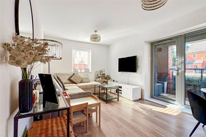 2 Bedroom Flat For Sale In Discovery Drive, Swanley, Kent, BR8