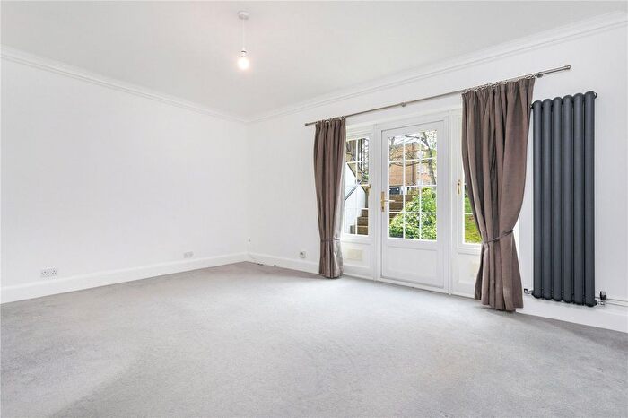 2 Bedroom Flat To Rent In John Spencer Square, London, N1