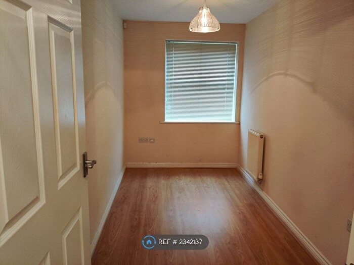 2 Bedroom Flat To Rent In Dunster Close, Rugby, CV22