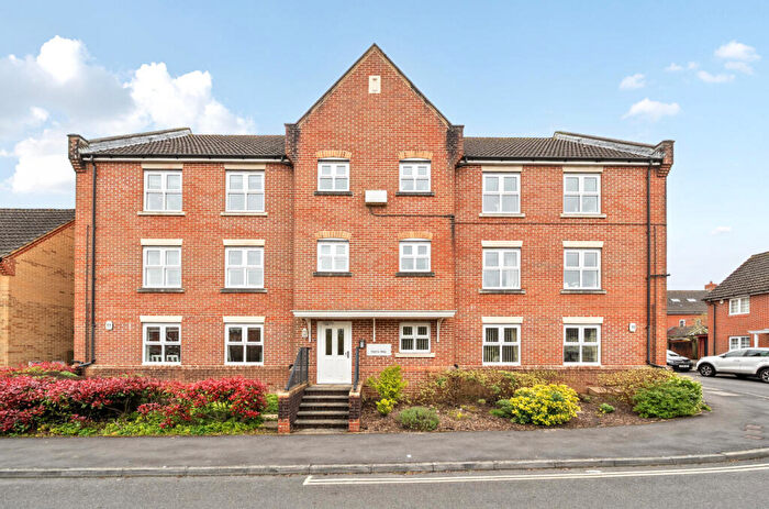 2 Bedroom Flat For Sale In Harris Way, North Baddesley, Southampton, Hampshire, SO52