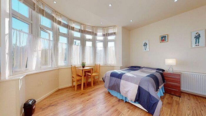 Studio To Rent In Chatsworth Road, Mapesbury, London, NW2