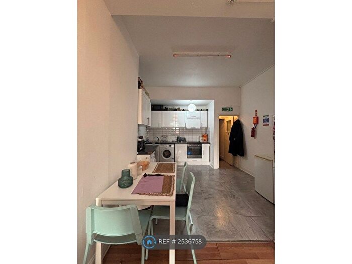 5 Bedroom Flat To Rent In St John Street, London, EC1V
