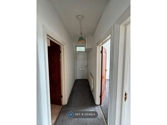 2 Bedroom Flat To Rent In Canning Court, London, N22