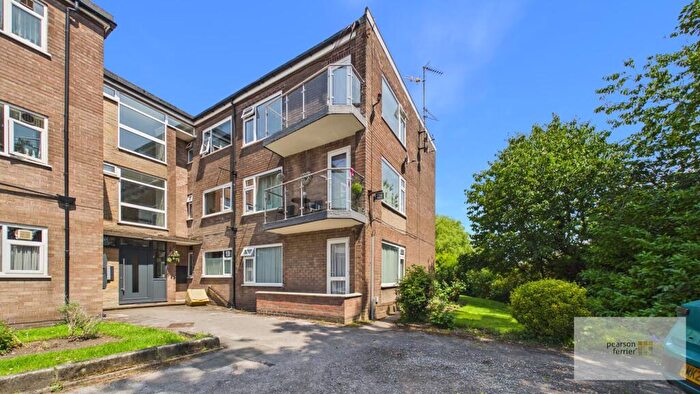 3 Bedroom Apartment For Sale In Dovehouse Close, Whitefield, Manchester, M45