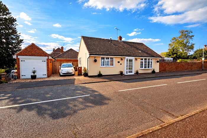 2 Bedroom Bungalow For Sale In West Mersea, CO5