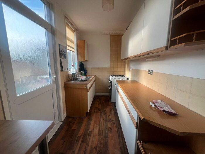 2 Bedroom Detached House To Rent In Wood Lane, Dagenham, RM8