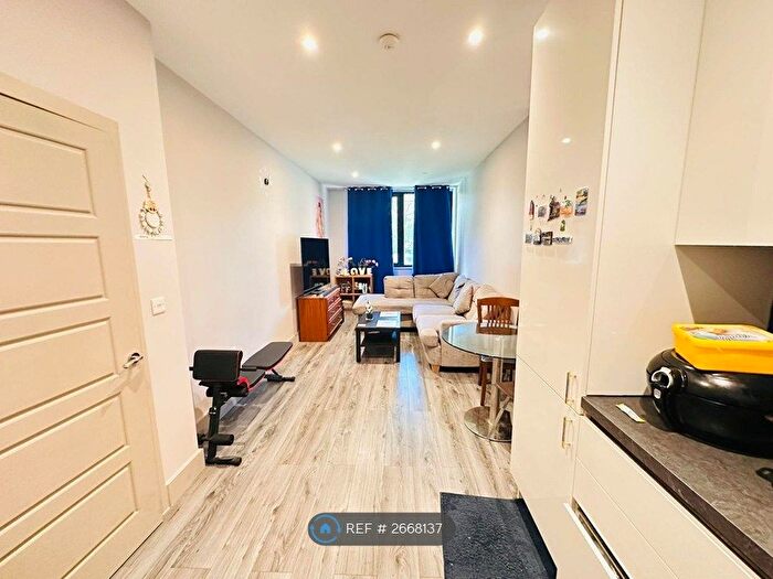1 Bedroom Flat To Rent In Triangle Homes, Stoke Mandeville, Aylesbury, HP22