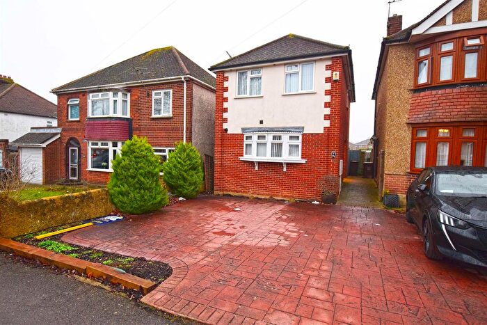 3 Bedroom Detached House To Rent In City Way, Rochester, ME1