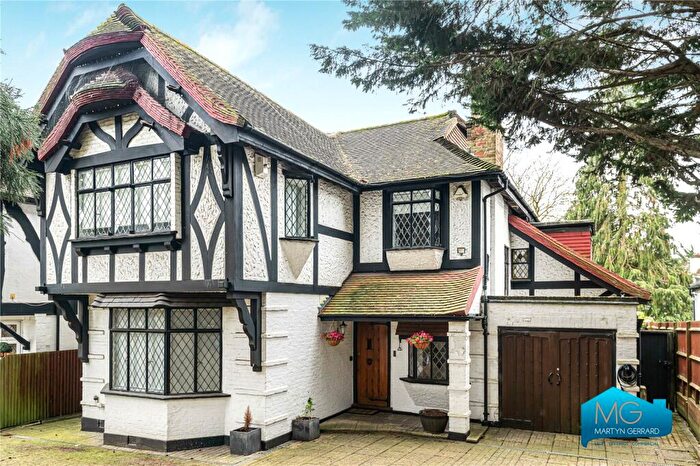 5 Bedroom Detached House To Rent In Canons Drive, Edgware, London, HA8