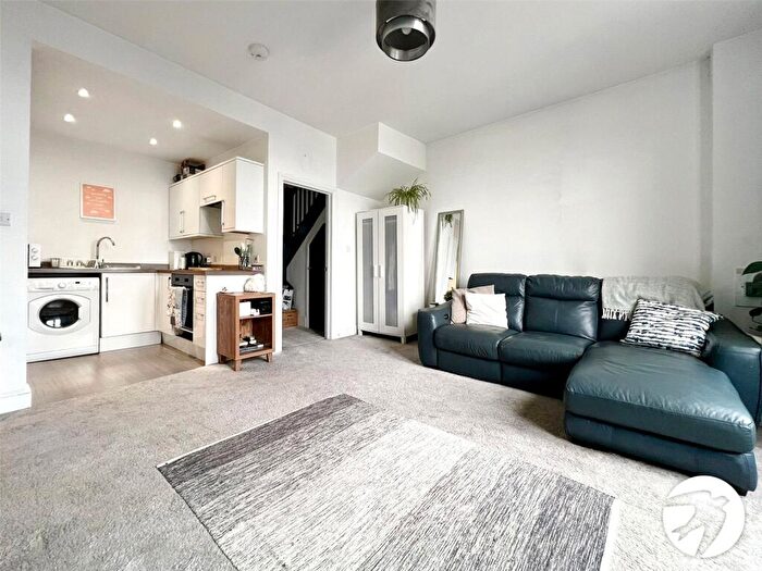 1 Bedroom Maisonette For Sale In St. Bartholomews Lane, Rochester, Kent, ME1