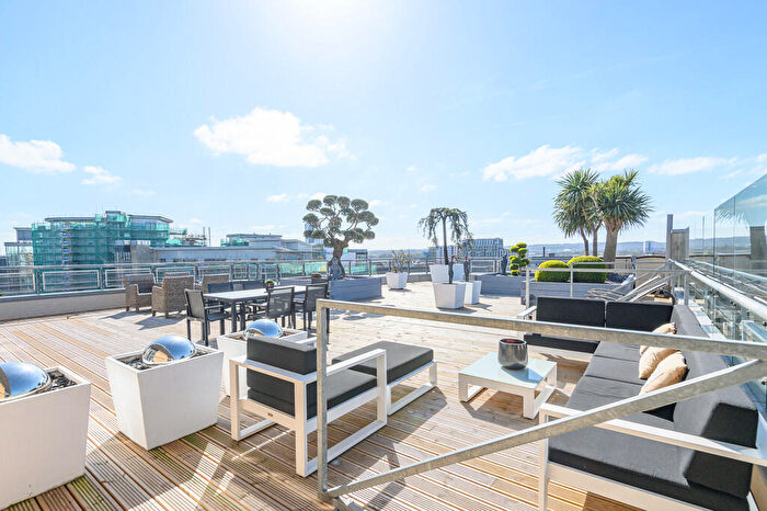 3 Bedroom Apartment For Sale In Balmoral Place, Penthouse, LS10