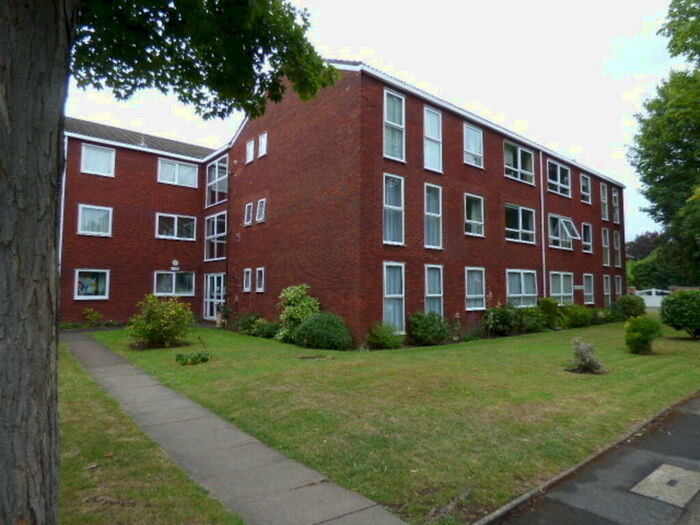 2 Bedroom Flat To Rent In Austin Court, Village Road, Bush Hill Park, EN1
