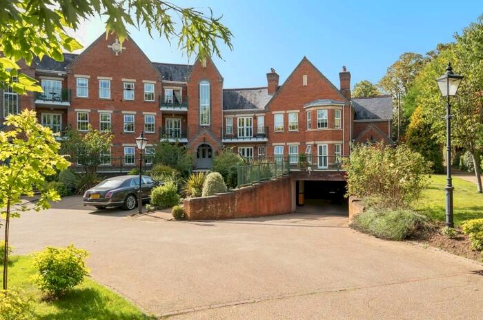 2 Bedroom Flat To Rent In Palmerstone Court, Virginia Water, GU25