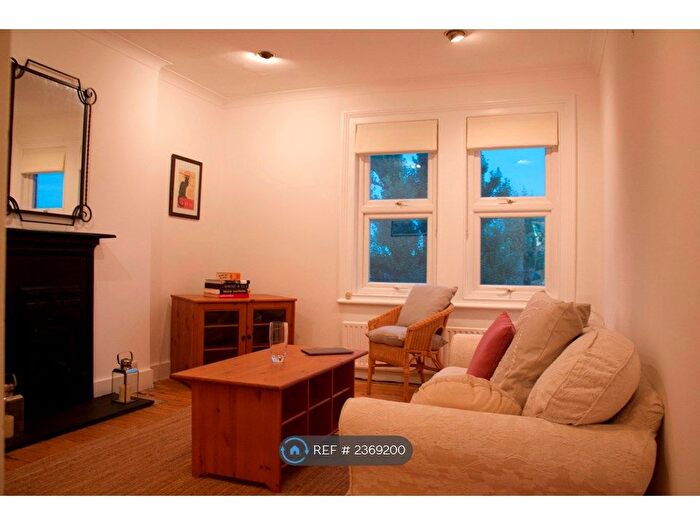 2 Bedroom Flat To Rent In The Avenue, London, W13