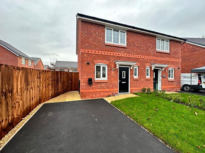 2 Bedroom Detached House To Rent In Kirkmanshulme Lane, Manchester, M18