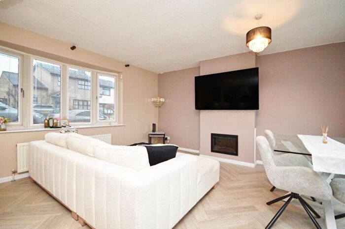 3 Bedroom Semi-Detached House For Sale In Acorn Grove, Bristol, BS13