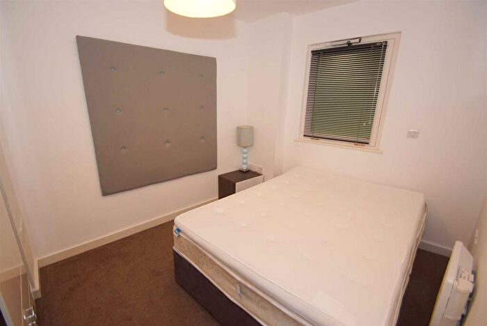 2 Bedroom Flat For Sale In Skyline, St Peters Square, LS9