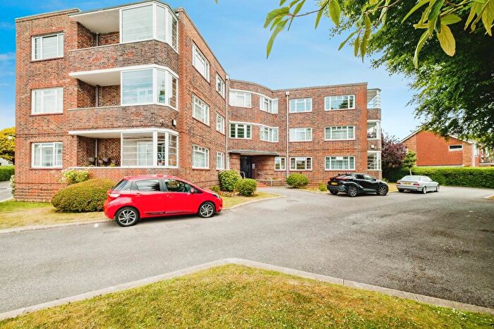 2 Bedroom Flat For Sale In Lansdowne Road, Worthing, BN11