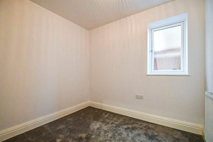 2 Bedroom Apartment For Sale In Southview Drive, Westcliff-On-Sea, SS0