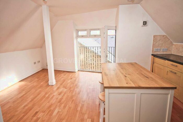 1 Bedroom Flat To Rent In Cheam Common Road, Worcester Park, KT4