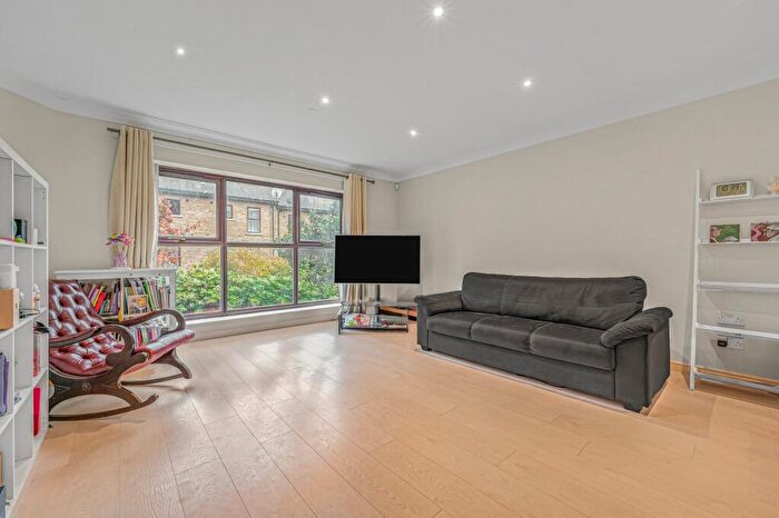 4 Bedroom Terraced House For Sale In Fairfax Mews, Silvertown, E16