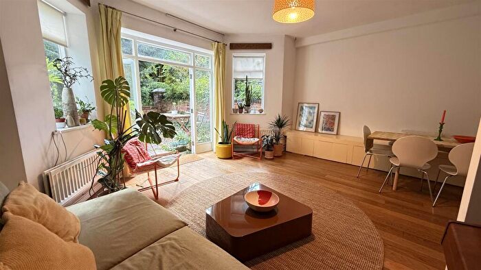 2 Bedroom Flat For Sale In Canfield Gardens London, NW6