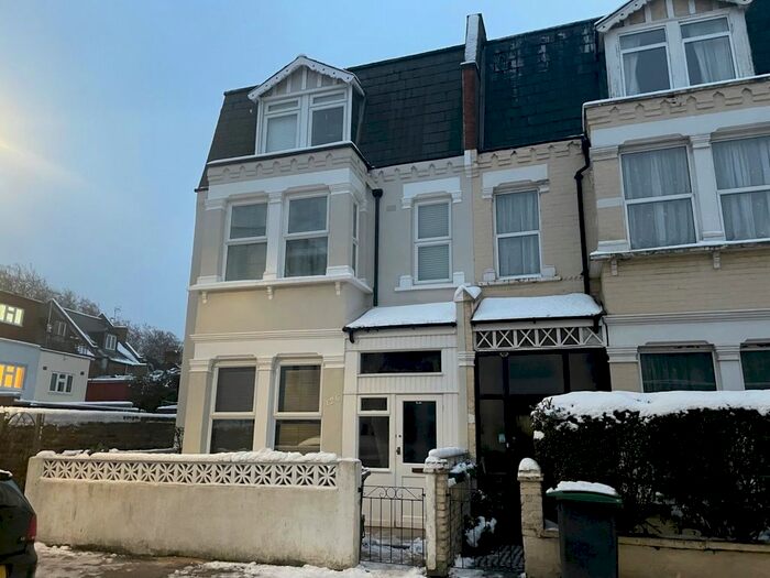 1 Bedroom Flat To Rent In Hampden Road, London, N8