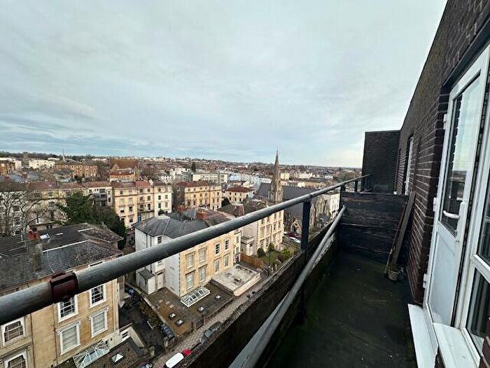 2 Bedroom Flat To Rent In Queens Court, Queens Road, Clifton, Bristol, BS8