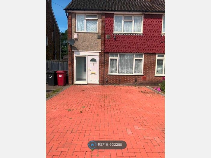 3 Bedroom Semi-Detached House To Rent In Coleridge Crescent, Slough, SL3