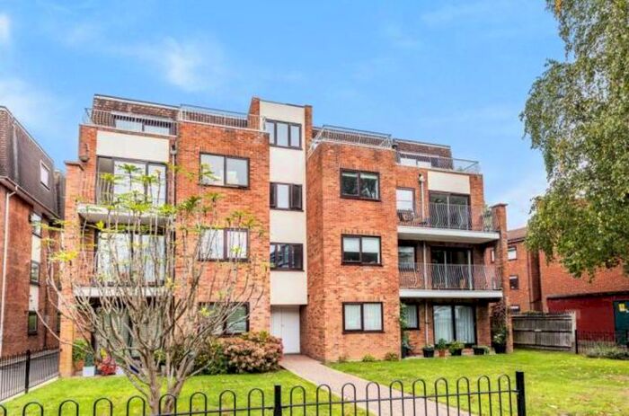 2 Bedroom Flat To Rent In Bromley Road, Beckenham, BR3