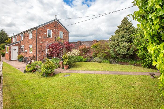 3 Bedroom Detached House For Sale In Simister Lane, Simister, Manchester, M25