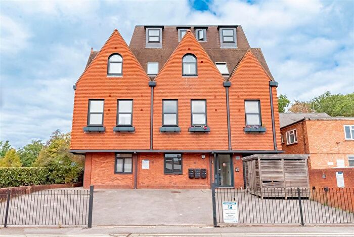 2 Bedroom Flat For Sale In Park Street, Camberley, GU15