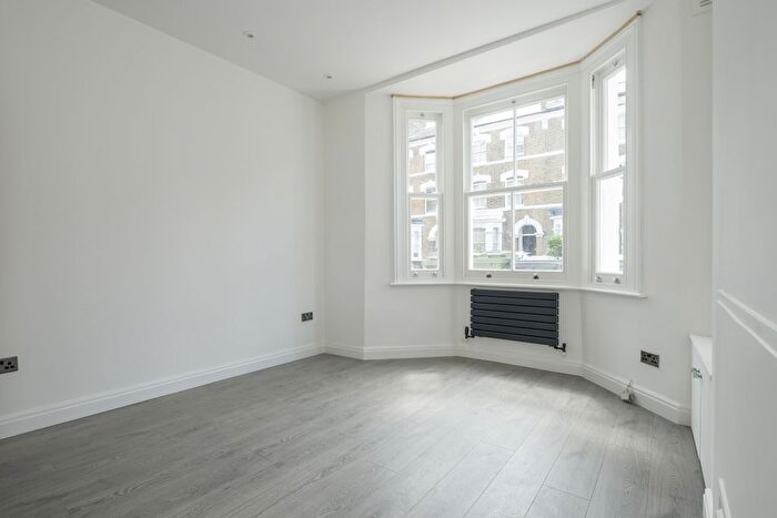 2 Bedroom Flat To Rent In Ferndale Road, London, SW4