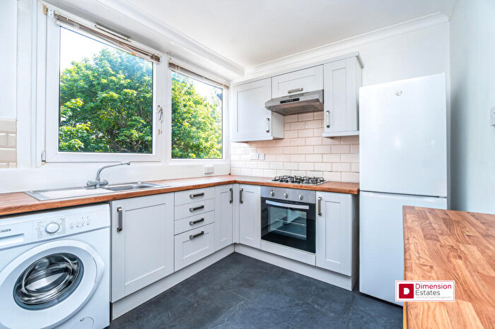 2 Bedroom Maisonette To Rent In Moody Street, Stpney Green, Mile End, London, E1