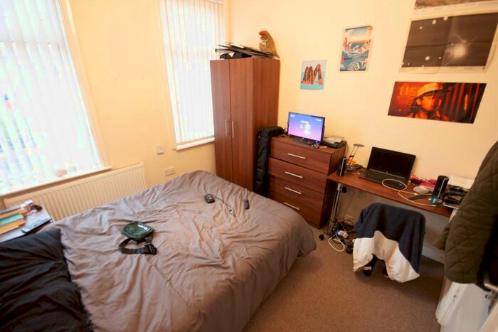 5 Bedroom Terraced House To Rent In Cardigan Road, Hyde Park, Leeds, LS6
