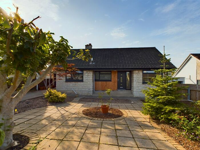 3 Bedroom Detached Bungalow For Sale In Chertsey Close, Woolavington, Bridgwater, TA7