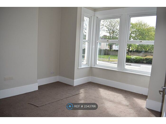 2 Bedroom Flat To Rent In Chancellor Road, Southend-On-Sea, SS1