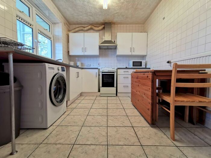 4 Bedroom Flat To Rent In Camden Road, Holloway, N7