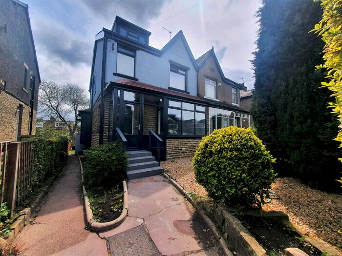5 Bedroom Semi-Detached House To Rent In Redburn Drive, Shipley, BD18