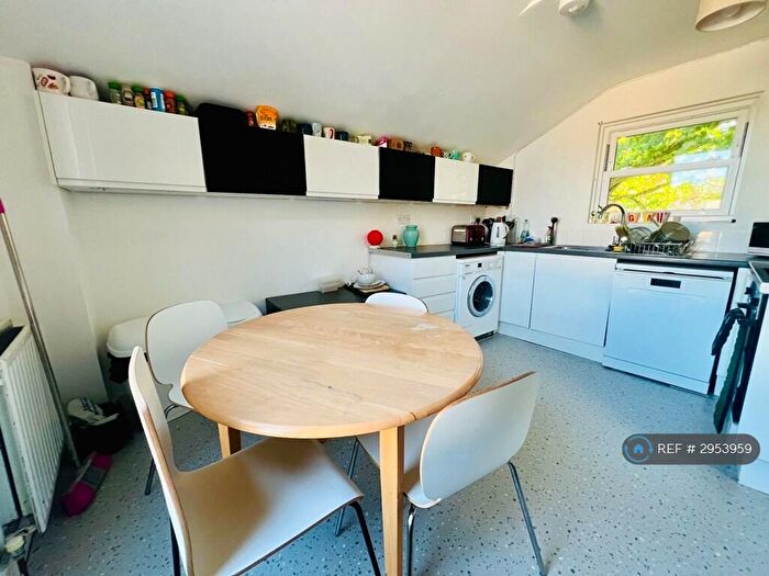 5 Bedroom Flat To Rent In The Swan, Kingston Upon Thames, KT1