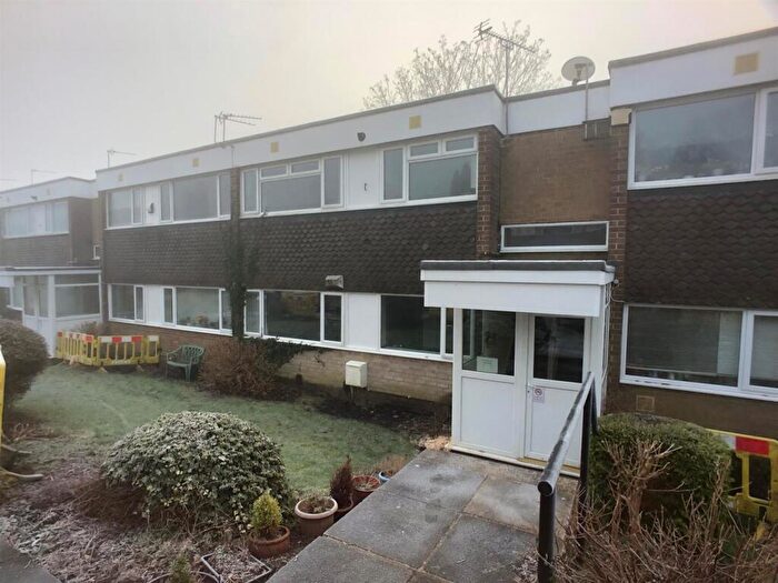 2 Bedroom Apartment To Rent In Lane End Court, Leeds, LS17