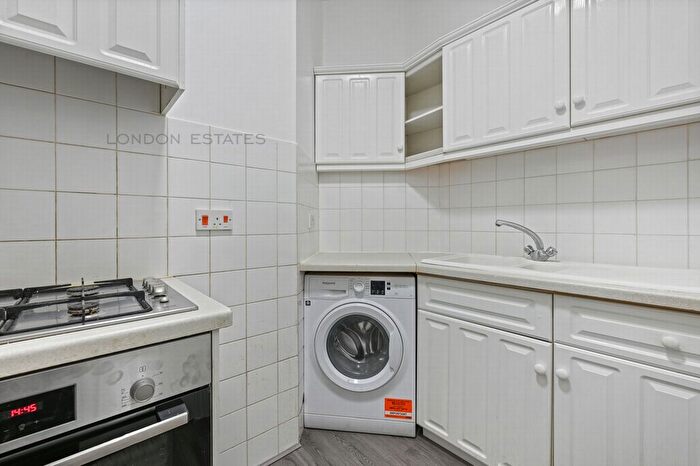 2 Bedroom Flat To Rent In Blythe Road, West Kensington, W14
