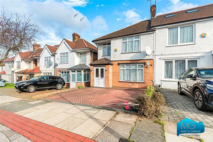 3 Bedroom Semi Detached House To Rent In Nethercourt Avenue, West Finchley, Finchley, London, N3