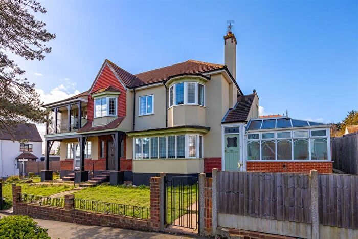 4 Bedroom Detached House For Sale In The Drive, Chalkwell, SS0