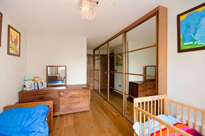 3 Bedroom Flat To Rent In Chesterton Square, South Kensington, London, W8