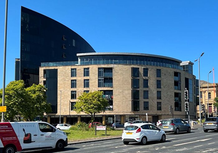 2 Bedroom Flat For Sale In The Gatehaus, Leeds Road, Bradford, West Yorkshire, BD1