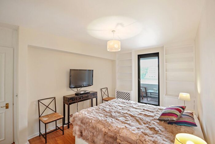 1 Bedroom Flat To Rent In Nine Elms Lane, Nine Elms, London, SW8