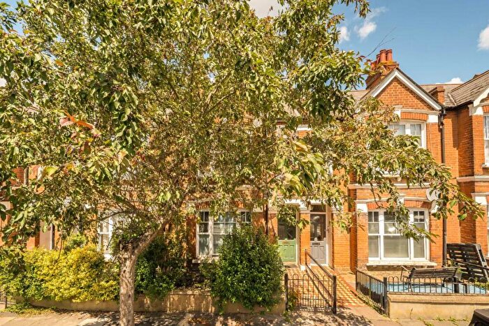 2 Bedroom Flat To Rent In Midmoor Road, London, SW12