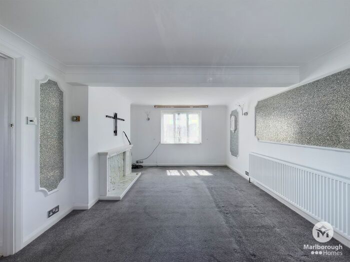 2 Bedroom Flat To Rent In New Road, London, E4